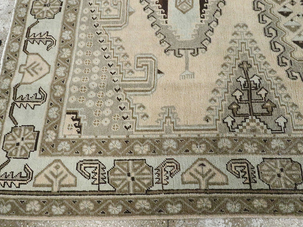 Vintage Persian Veece Accent Carpet, No.29839 - Gsblank