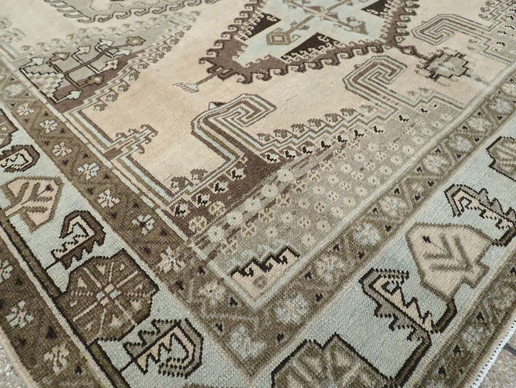 Vintage Persian Veece Accent Carpet, No.29839 - Gsblank