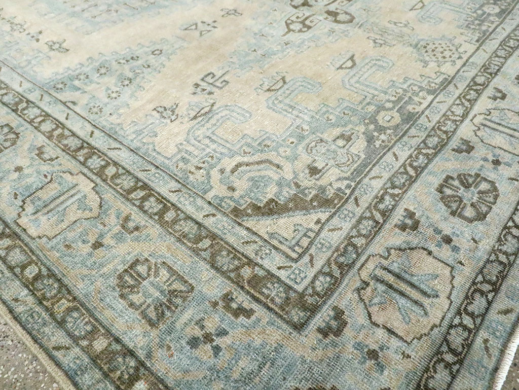 Vintage Persian Veece Accent Carpet, No.29852 - Gsblank