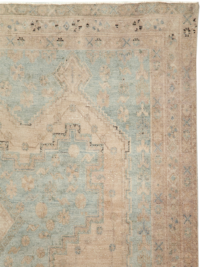 Vintage Persian Shiraz Accent Rug, No.29873 - Gsblank