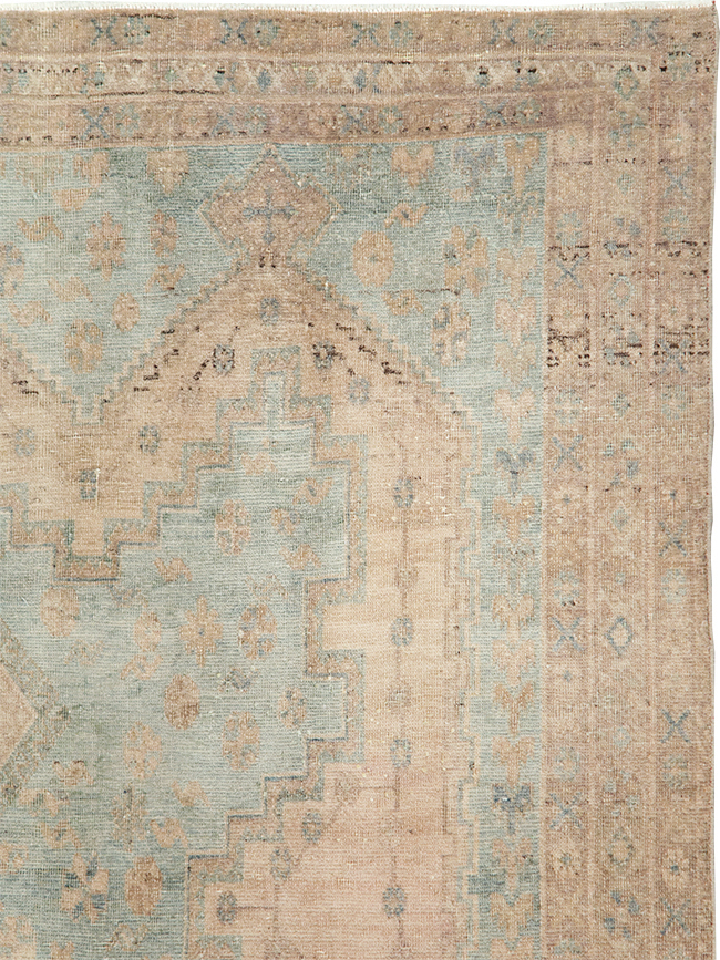 Vintage Persian Shiraz Accent Rug, No.29873 - Gsblank