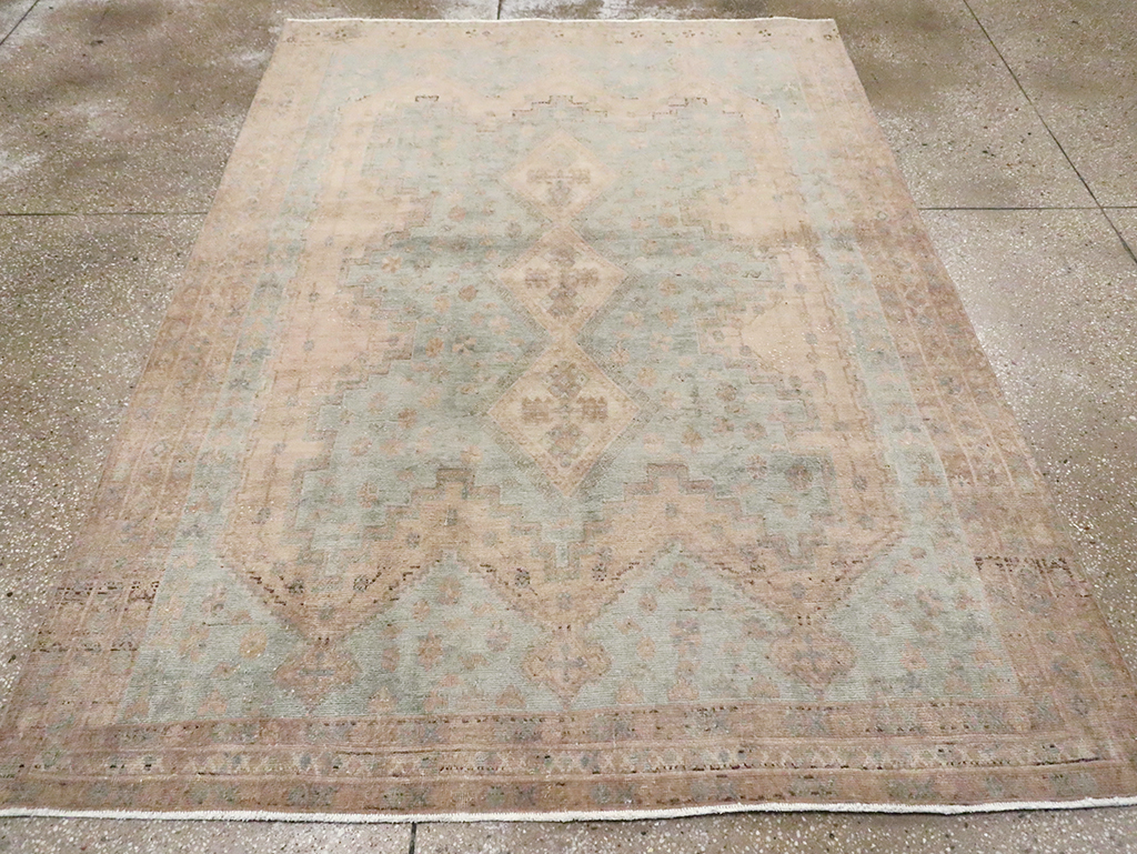 Vintage Persian Shiraz Accent Rug, No.29873 - Gsblank