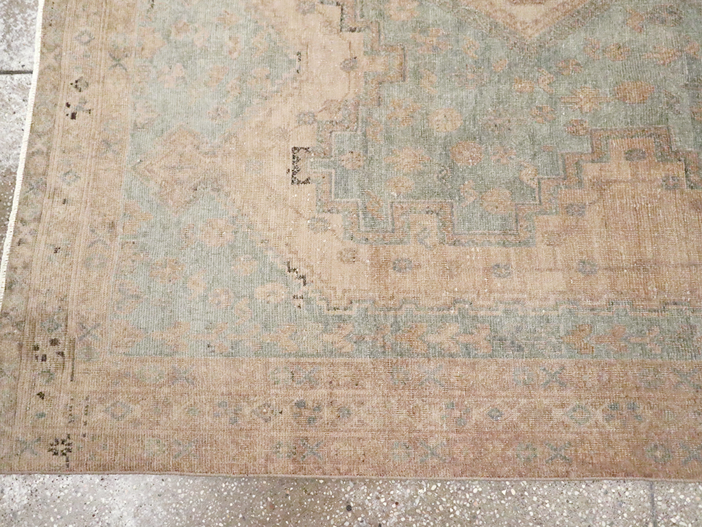 Vintage Persian Shiraz Accent Rug, No.29873 - Gsblank