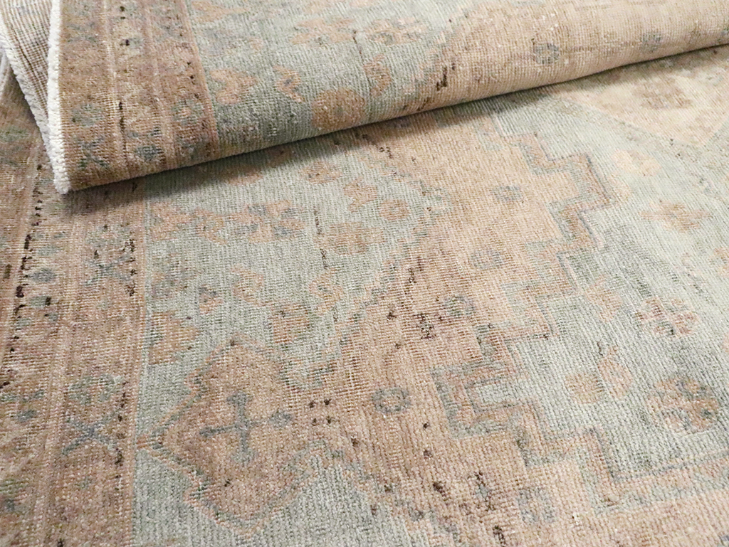 Vintage Persian Shiraz Accent Rug, No.29873 - Gsblank