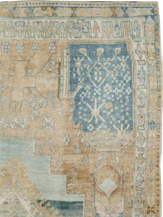 Vintage Persian Shiraz Throw Rug, No.29895 - Gsblank