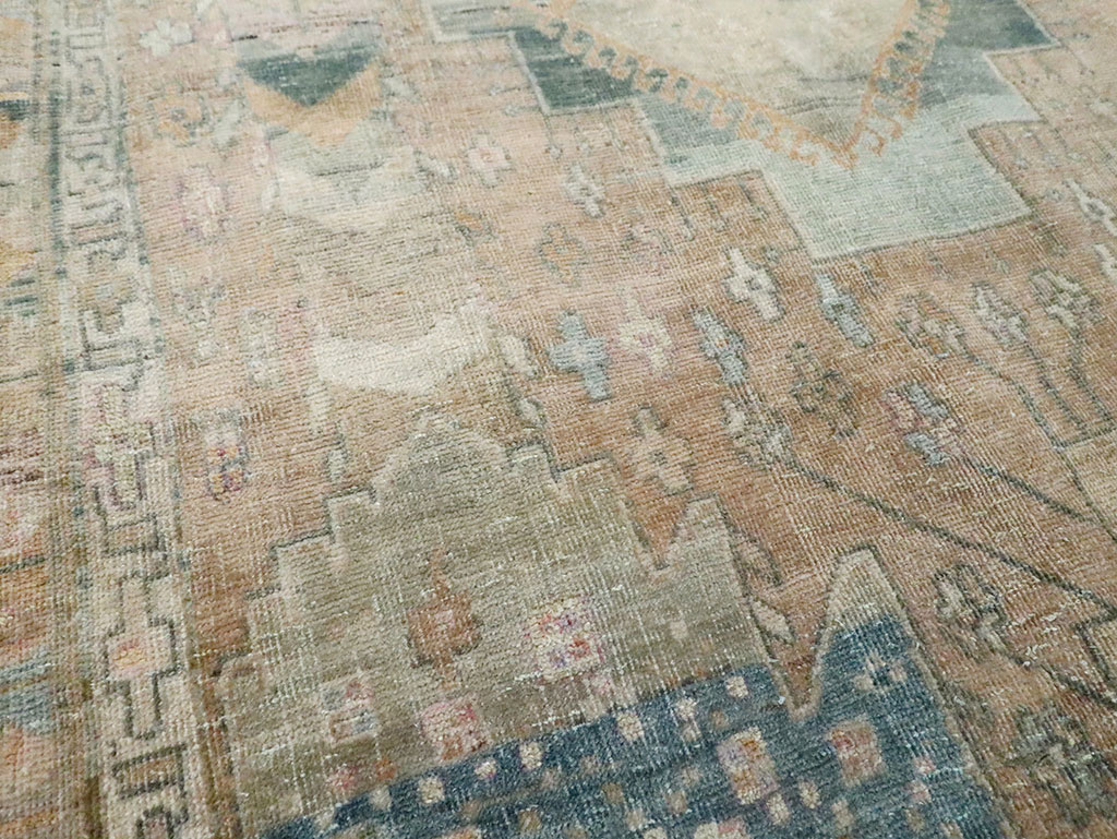 Vintage Persian Shiraz Throw Rug, No.29895 - Gsblank