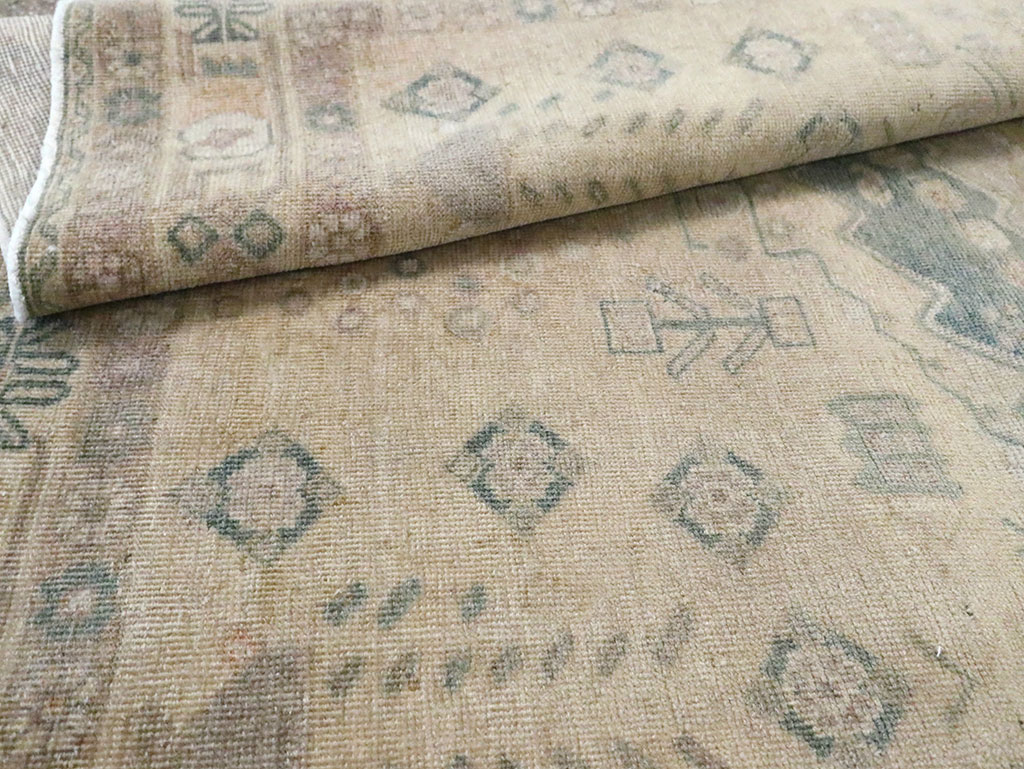 Vintage Persian Shiraz Square Accent Rug, No.30012 - Gsblank