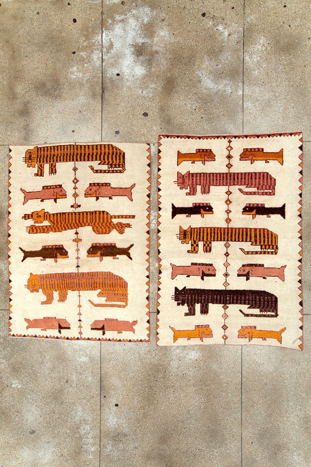 Vintage Persian Bakhtiari Pictorial Accent Rug (Pair: 2 of 2), No.30017 - Gsblank