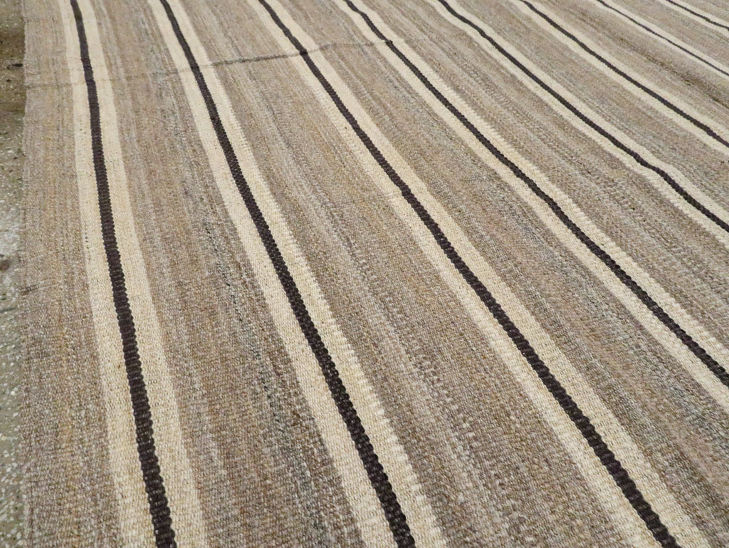 Modern Persian Flatweave Kilim Room Size Carpet, No.30024 - Gsblank