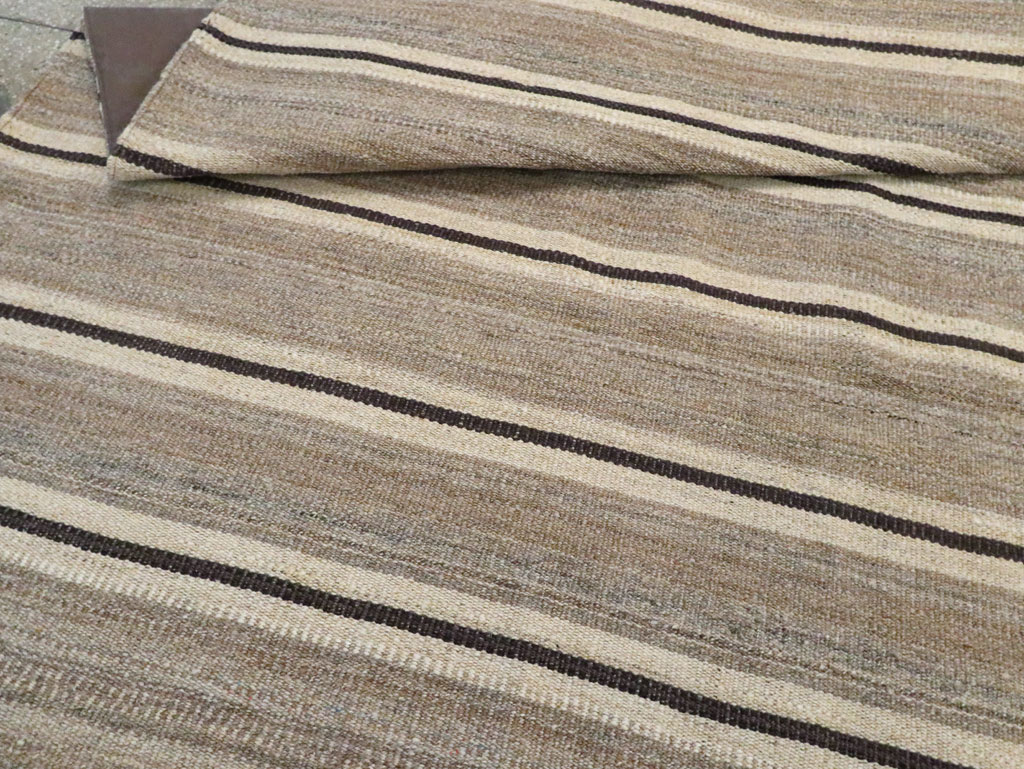 Modern Persian Flatweave Kilim Room Size Carpet, No.30024 - Gsblank