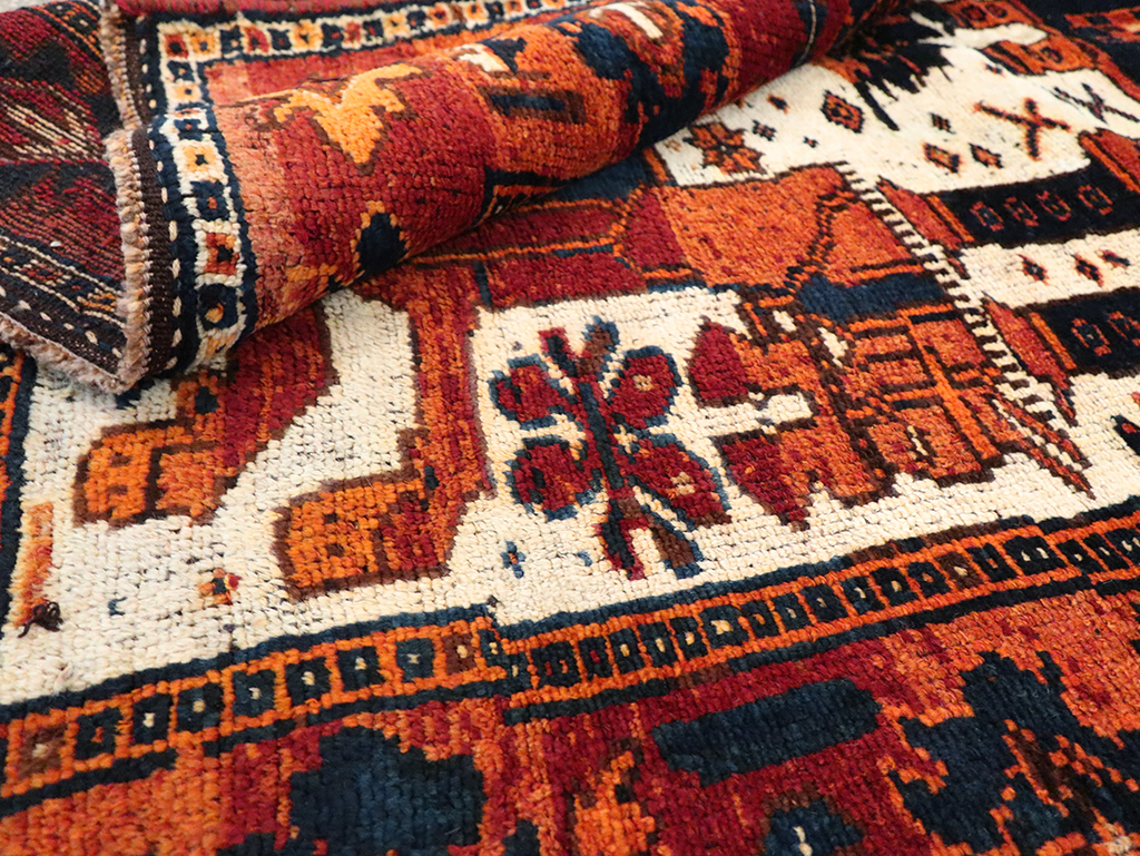 Vintage Persian Pictorial Bakhtiari Rug, No.30029 - Gsblank