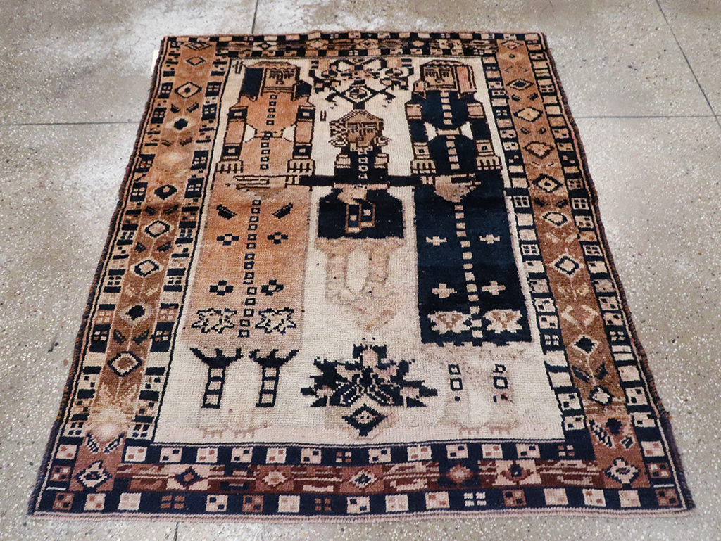 Vintage Persian Bakhtiari Rug, No.30032 - Gsblank