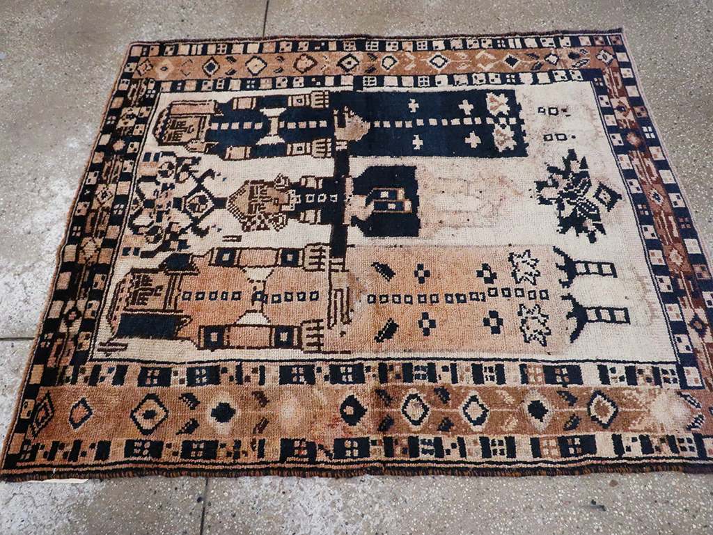 Vintage Persian Bakhtiari Rug, No.30032 - Gsblank