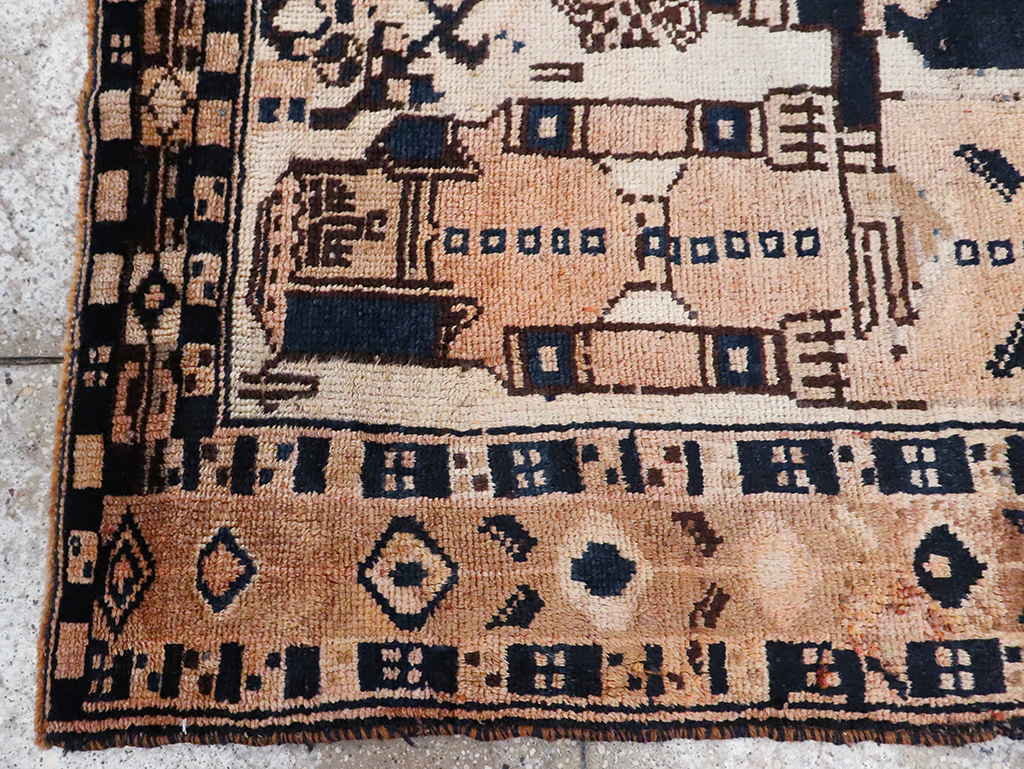 Vintage Persian Bakhtiari Rug, No.30032 - Gsblank