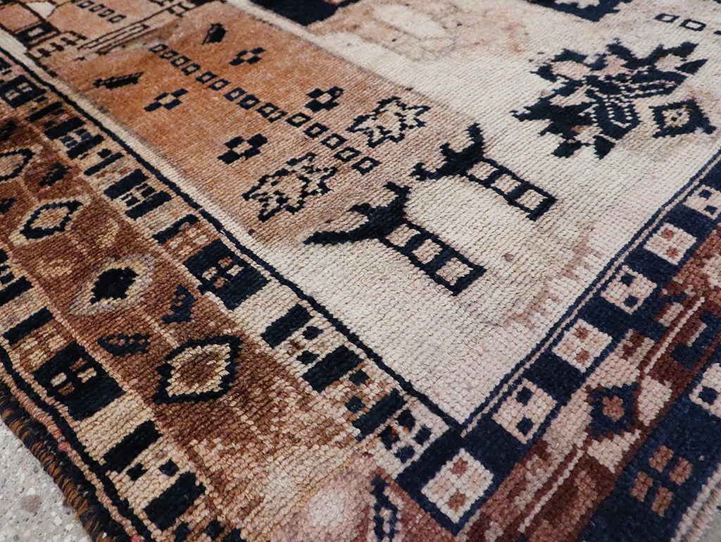 Vintage Persian Bakhtiari Rug, No.30032 - Gsblank