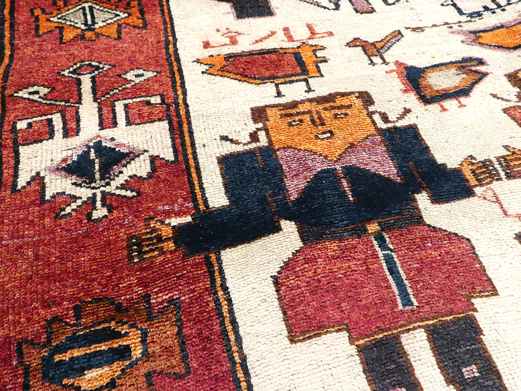 Vintage Persian Pictorial Bakhtiari Accent Rug, No.30036 - Gsblank