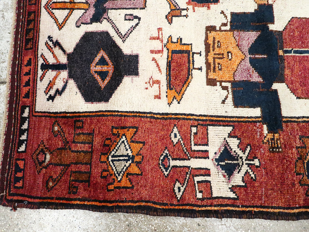 Vintage Persian Pictorial Bakhtiari Accent Rug, No.30036 - Gsblank