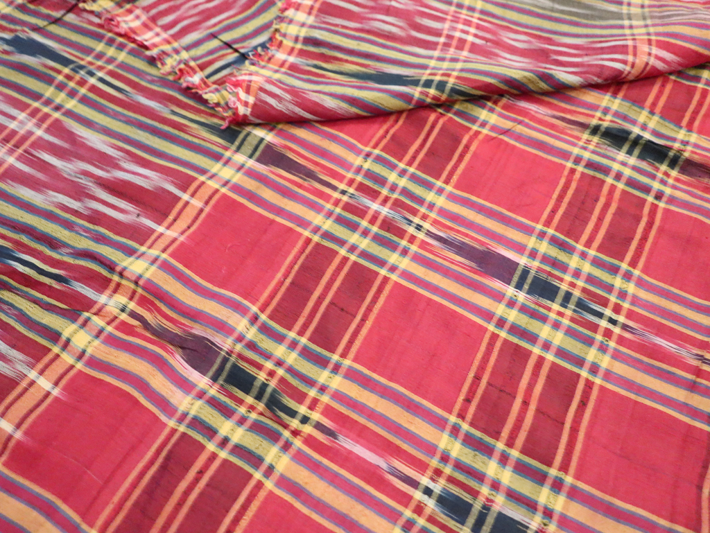 Vintage Persian Textile Fabric, No.30137 - Gsblank