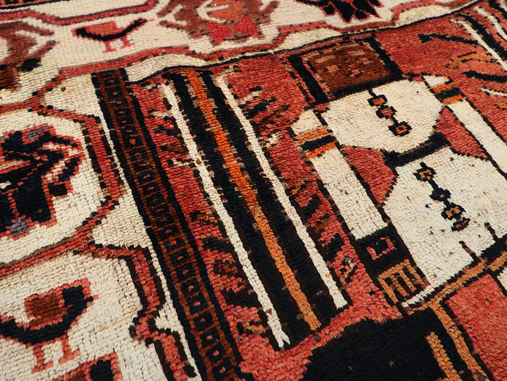 Vintage Persian Pictorial Bakhtiari Accent Rug, No.30144 - Gsblank