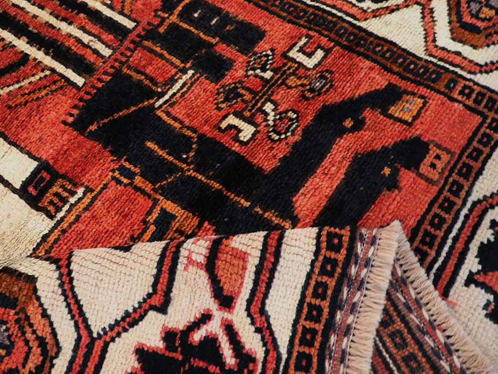 Vintage Persian Pictorial Bakhtiari Accent Rug, No.30144 - Gsblank