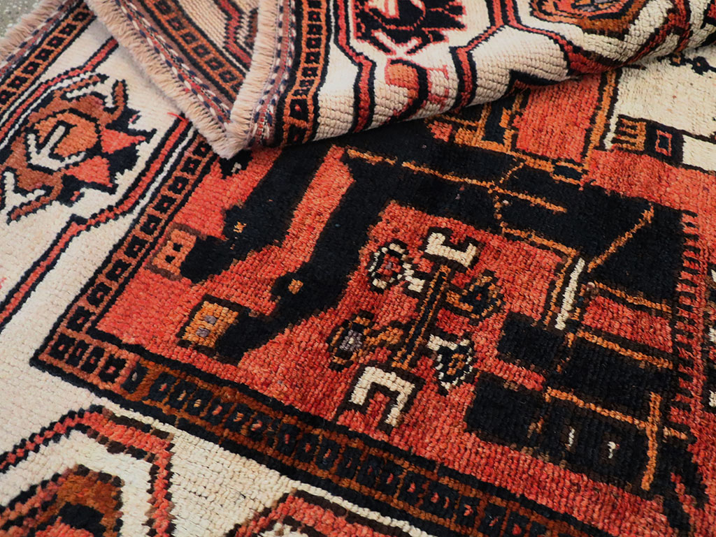 Vintage Persian Pictorial Bakhtiari Accent Rug, No.30144 - Gsblank