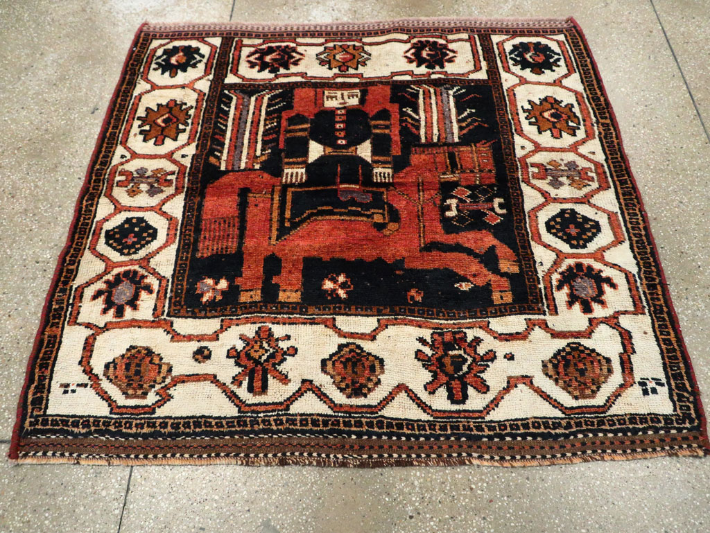 Vintage Persian Pictorial Bakhtiari Accent Rug, No.30146 - Gsblank