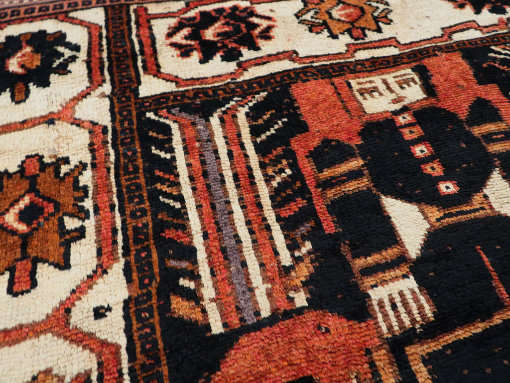 Vintage Persian Pictorial Bakhtiari Accent Rug, No.30146 - Gsblank