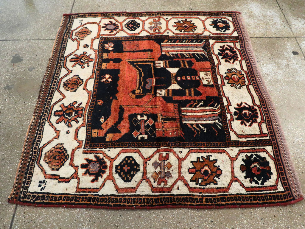 Vintage Persian Pictorial Bakhtiari Accent Rug, No.30146 - Gsblank