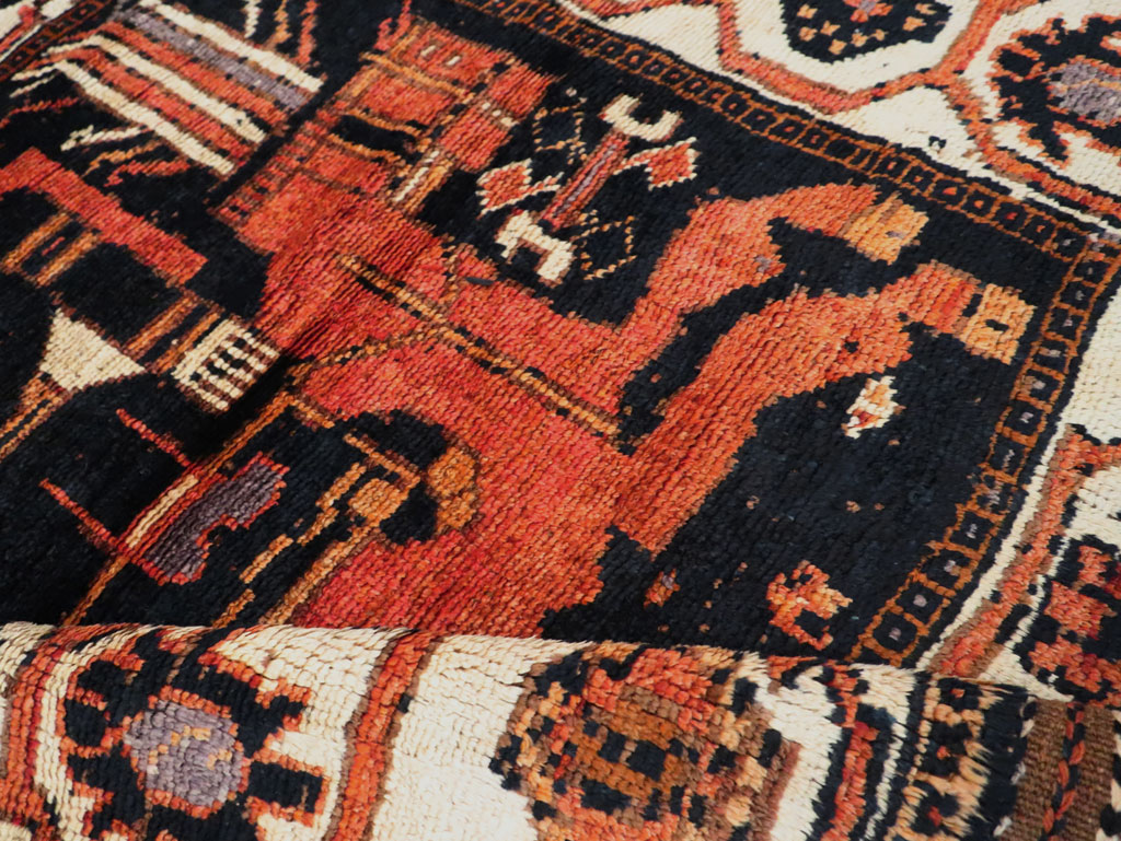 Vintage Persian Pictorial Bakhtiari Accent Rug, No.30146 - Gsblank