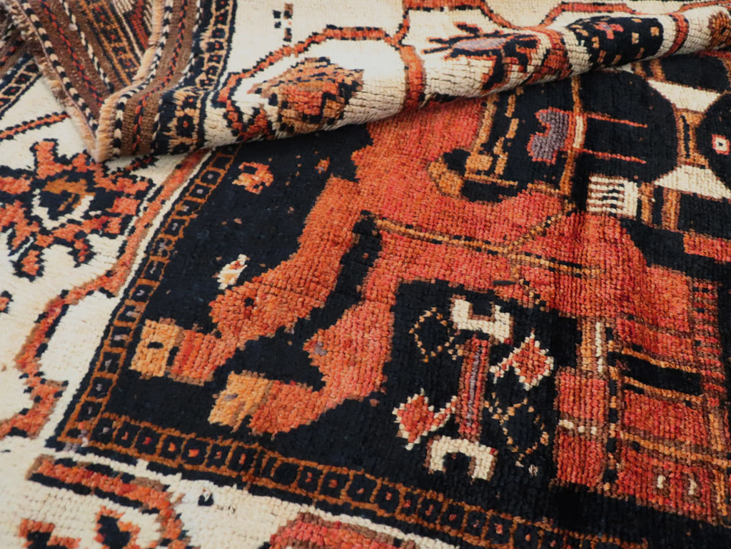 Vintage Persian Pictorial Bakhtiari Accent Rug, No.30146 - Gsblank