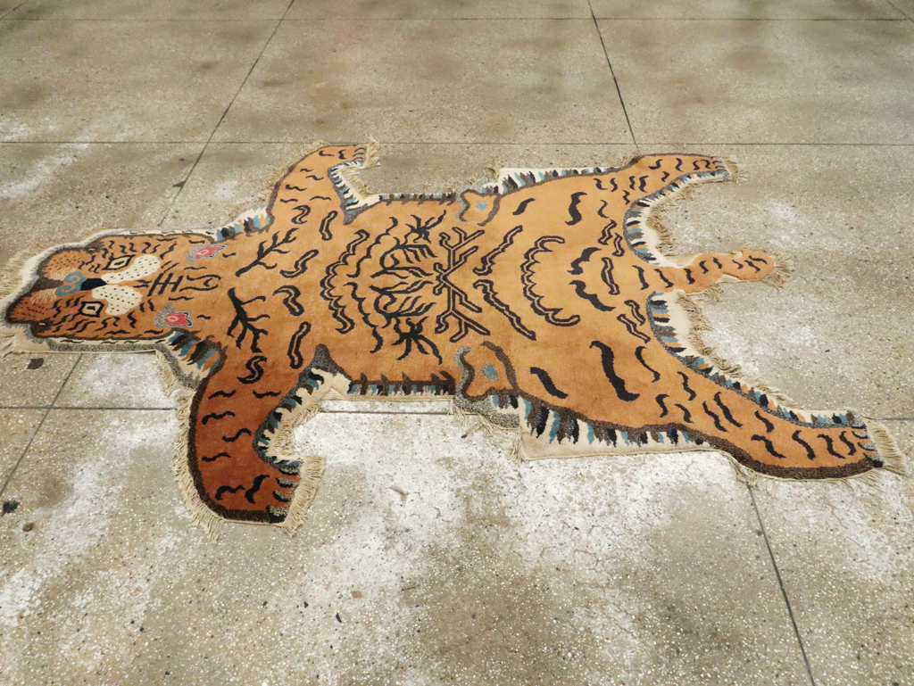 Vintage Pictorial Tibetan Rug, No.30210 - Gsblank