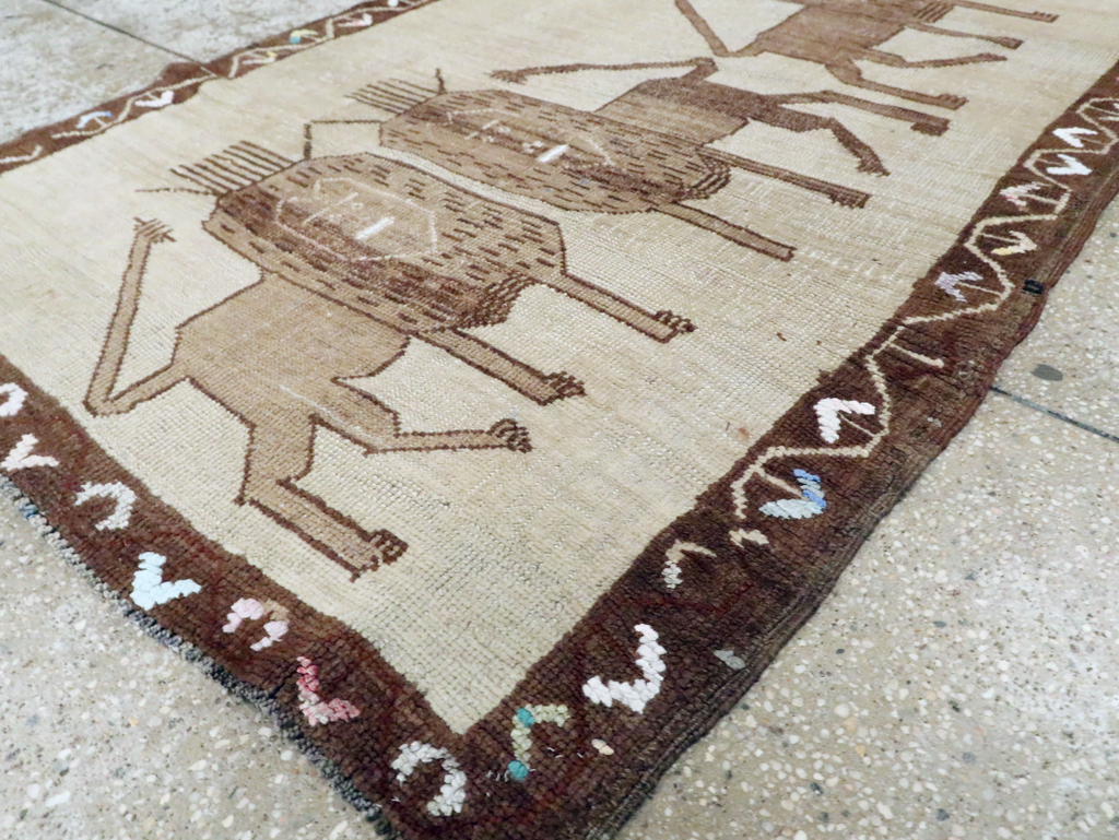 Vintage Turkish Anatolian Pictorial Accent Rug, No.30249 - Gsblank