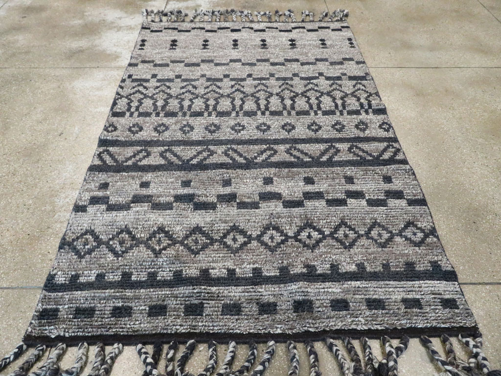 Contemporary Moroccan Inspired Accent Rug, No.30305 - Gsblank