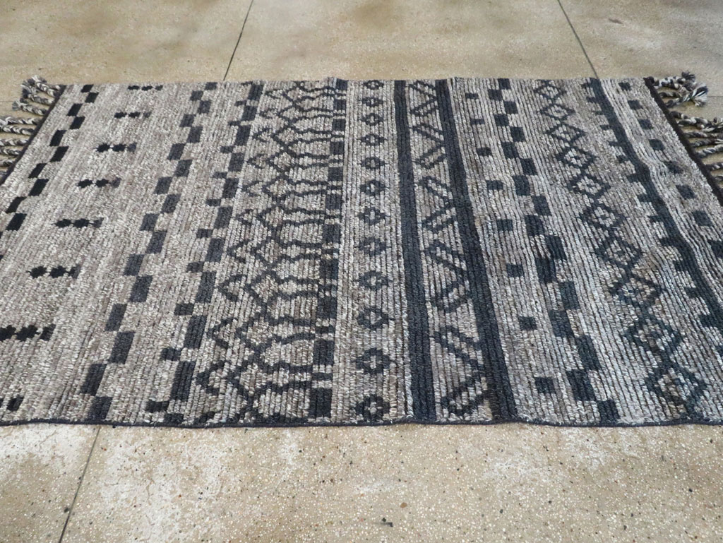 Contemporary Moroccan Inspired Accent Rug, No.30305 - Gsblank