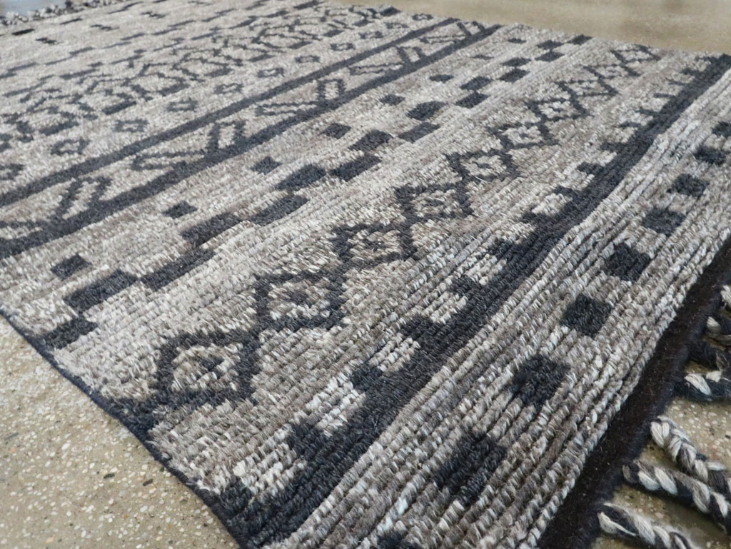 Contemporary Moroccan Inspired Accent Rug, No.30305 - Gsblank