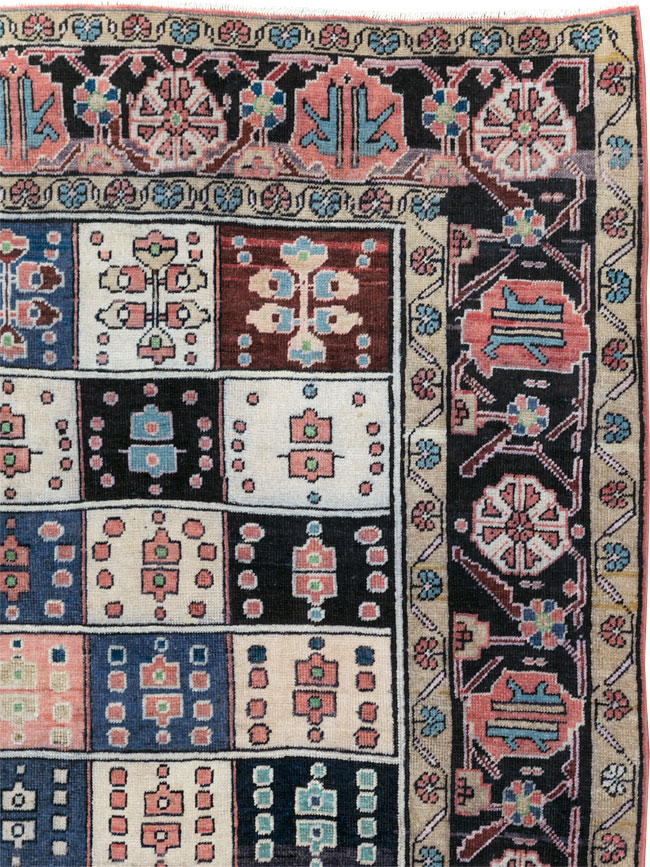 Vintage Persian Veece Small Room Size Carpet, No.30384 - Gsblank