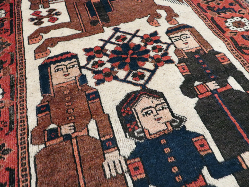 Vintage Pictorial Bakhtiari Rug, No.30427 - Gsblank