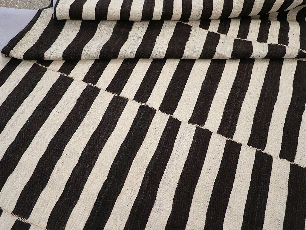 Modern Persian Flatweave Kilim Gallery Carpet, No.30455 - Gsblank