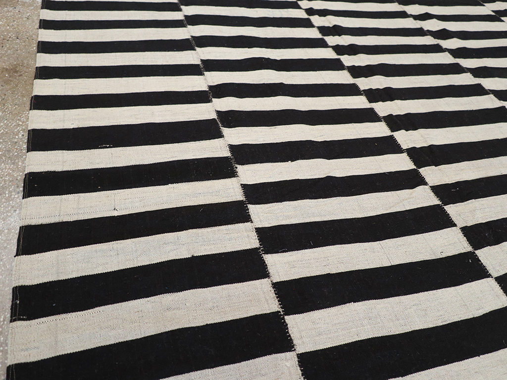 Modern Persian Flatweave Kilim Room Size Carpet, No.30456 - Gsblank