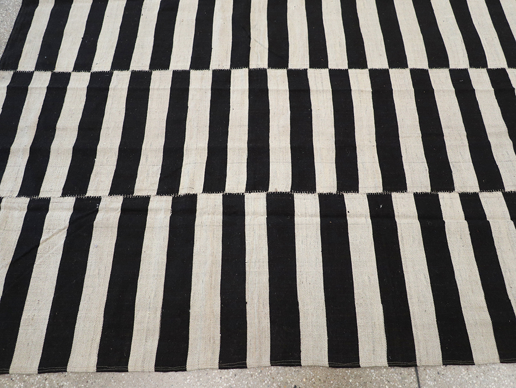 Modern Persian Flatweave Kilim Room Size Carpet, No.30456 - Gsblank