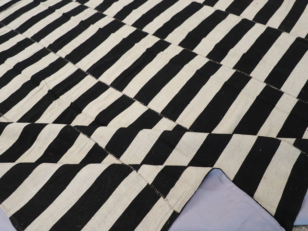 Modern Persian Flatweave Kilim Room Size Carpet, No.30457 - Gsblank