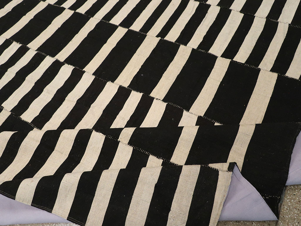 Modern Persian Flatweave Kilim Large Room Size Carpet, No.30458 - Gsblank