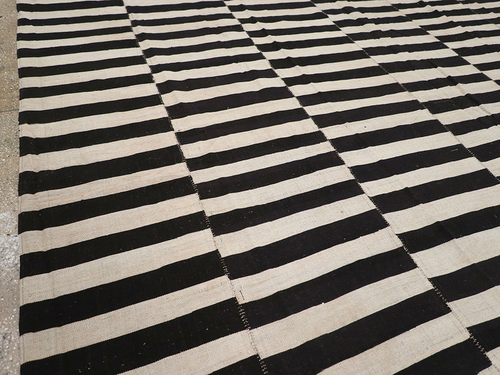 Modern Persian Flatweave Kilim Large Room Size Carpet, No.30463 - Gsblank