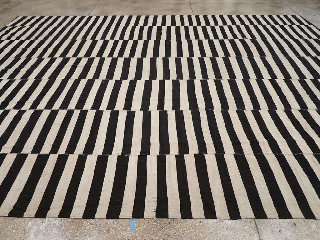 Modern Persian Flatweave Kilim Large Room Size Carpet, No.30463 - Gsblank