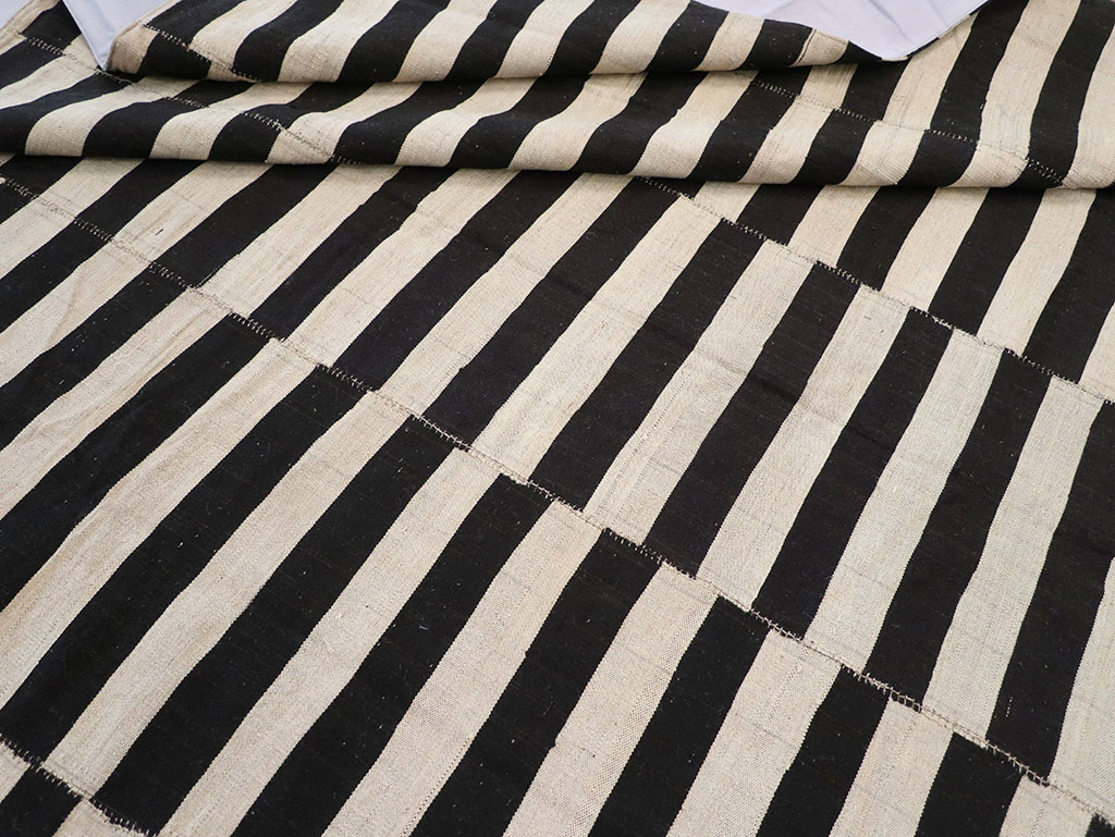 Modern Persian Flatweave Kilim Large Room Size Carpet, No.30463 - Gsblank