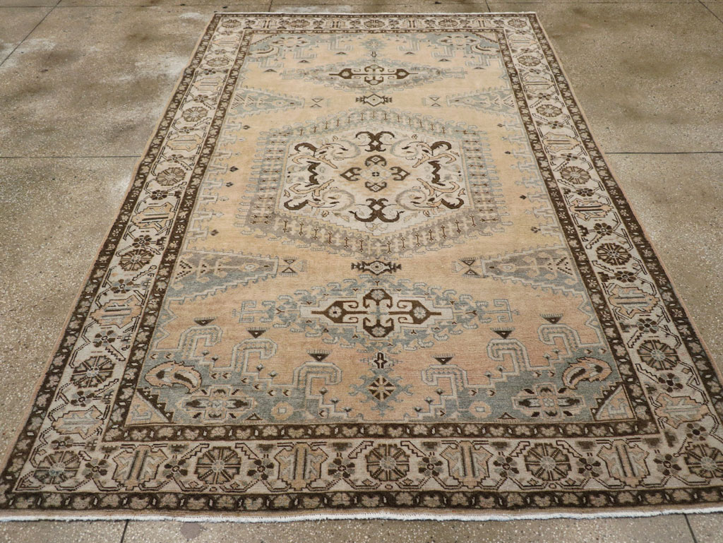 Vintage Persian Veece Accent Carpet, No.30478 - Gsblank