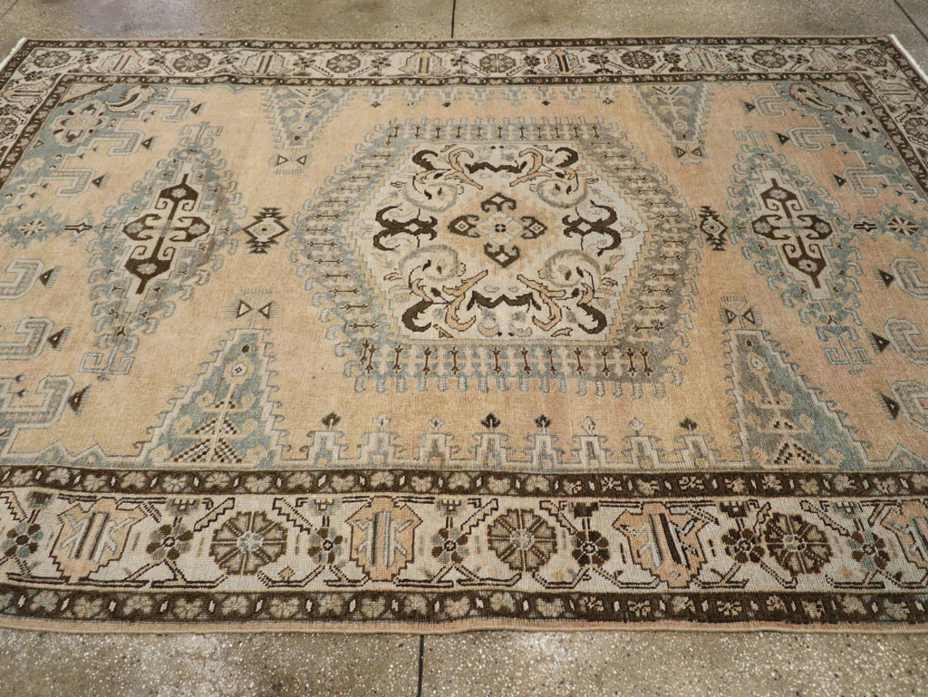 Vintage Persian Veece Accent Carpet, No.30478 - Gsblank