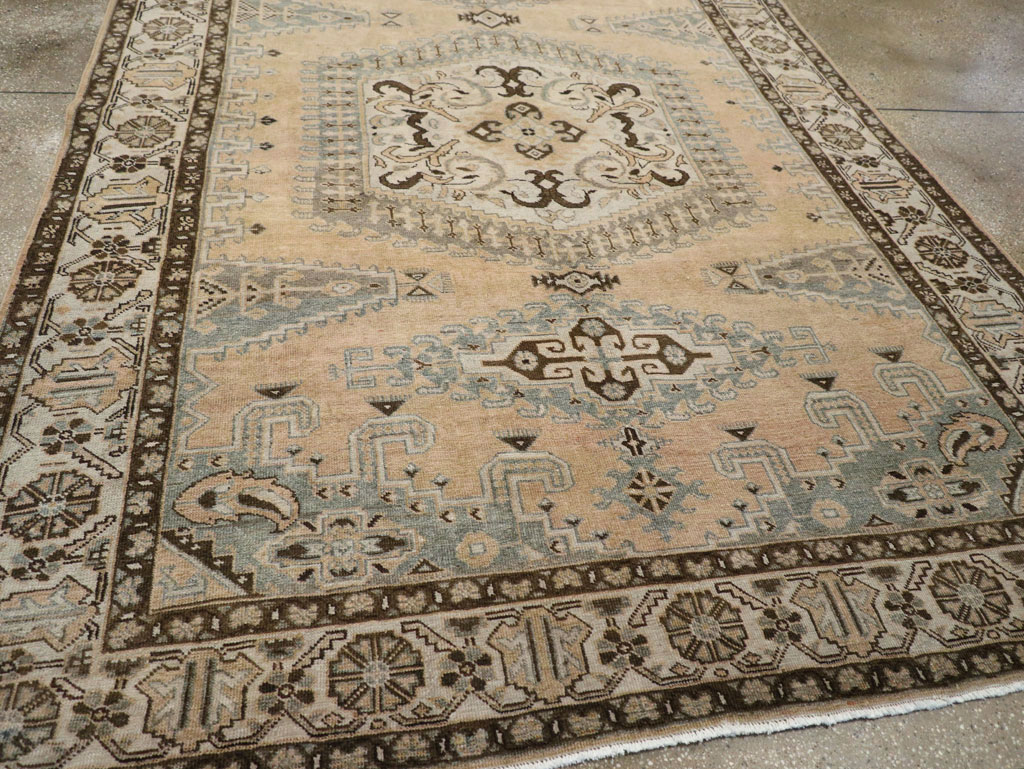 Vintage Persian Veece Accent Carpet, No.30478 - Gsblank