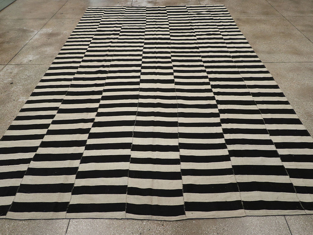 Modern Persian Flatweave Kilim Gallery Carpet, No.30517 - Gsblank