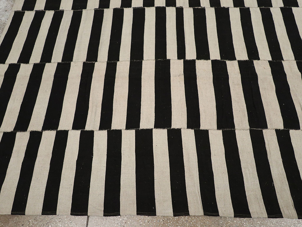 Modern Persian Flatweave Kilim Gallery Carpet, No.30517 - Gsblank